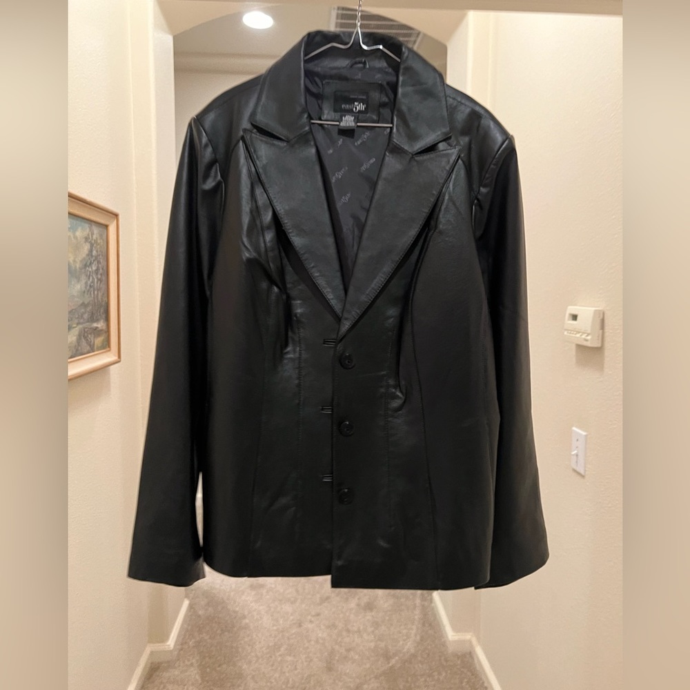 East 5th Women’s black leather jacket size 2X.